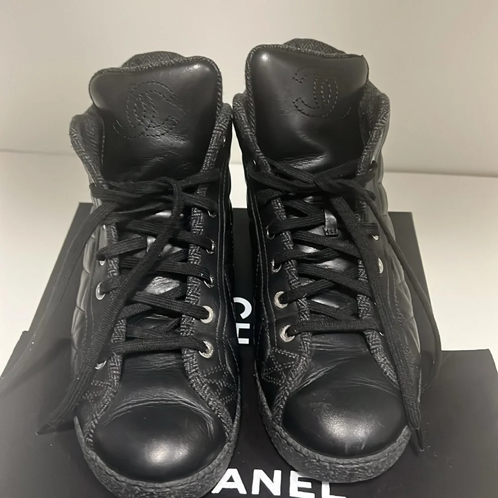 Authentic Chanel noir sneakers - Picture 2 of 6